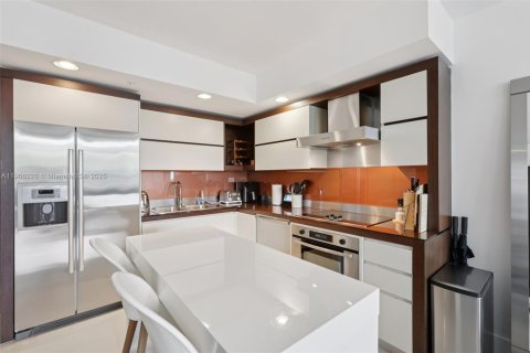 Condo in Miami Beach, Florida, 1 bedroom  № 1967011 - photo 13