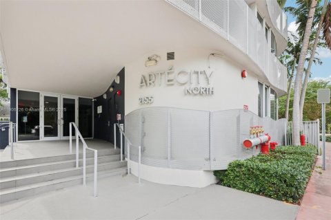 Condo in Miami Beach, Florida, 1 bedroom  № 1967011 - photo 3