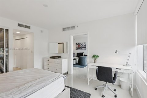 Condo in Miami Beach, Florida, 1 bedroom  № 1967011 - photo 19