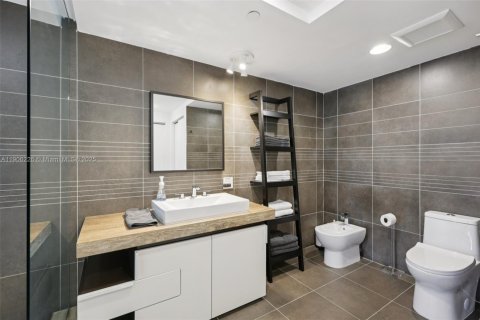 Condo in Miami Beach, Florida, 1 bedroom  № 1967011 - photo 22