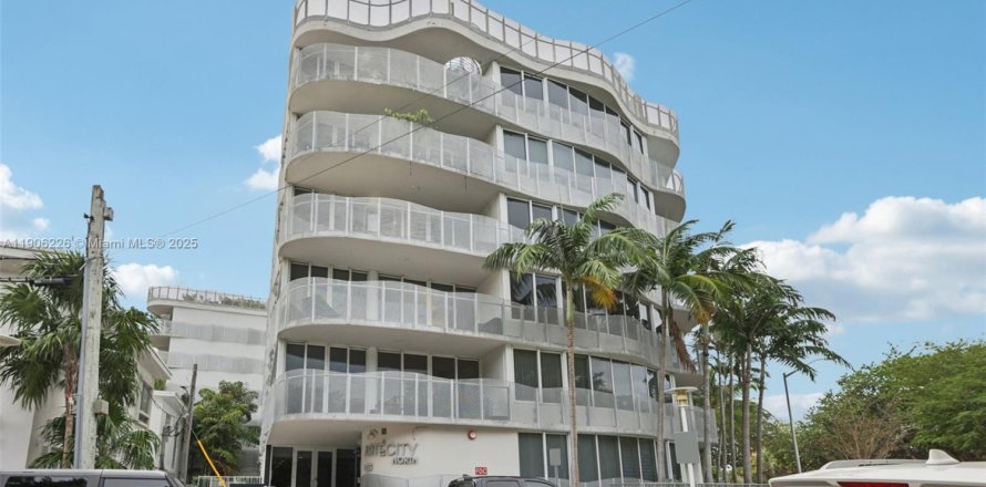 Condo in Miami Beach, Florida, 1 bedroom  № 1967011