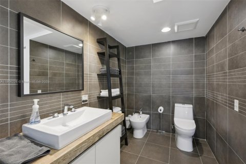 Condo in Miami Beach, Florida, 1 bedroom  № 1967011 - photo 23