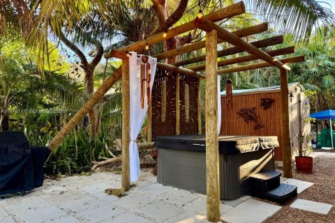 House in Marathon, Florida 2 bedrooms, 88.63 sq.m. № 2040557 - photo 11