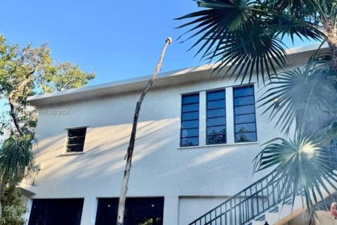 House in Marathon, Florida 2 bedrooms, 88.63 sq.m. № 2040557 - photo 3