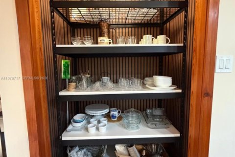 House in Marathon, Florida 2 bedrooms, 88.63 sq.m. № 2040557 - photo 23