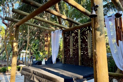 House in Marathon, Florida 2 bedrooms, 88.63 sq.m. № 2040557 - photo 12