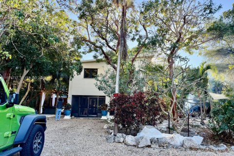 House in Marathon, Florida 2 bedrooms, 88.63 sq.m. № 2040557