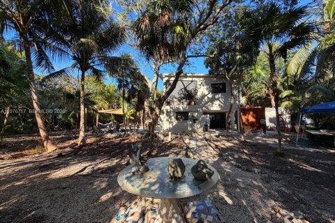 House in Marathon, Florida 2 bedrooms, 88.63 sq.m. № 2040557 - photo 4