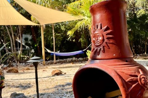 House in Marathon, Florida 2 bedrooms, 88.63 sq.m. № 2040557 - photo 8