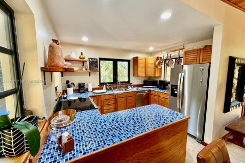 House in Marathon, Florida 2 bedrooms, 88.63 sq.m. № 2040557 - photo 24