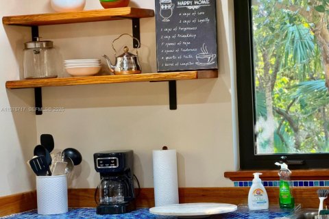 House in Marathon, Florida 2 bedrooms, 88.63 sq.m. № 2040557 - photo 25