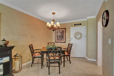 Condo in Hollywood, Florida, 2 bedrooms  № 2041882 - photo 12