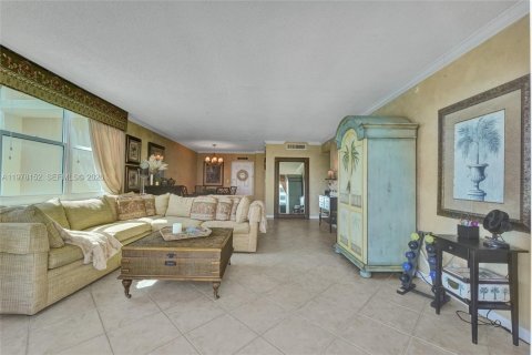 Condo in Hollywood, Florida, 2 bedrooms  № 2041882 - photo 9