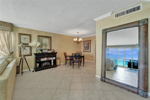 Condo in Hollywood, Florida, 2 bedrooms  № 2041882 - photo 10