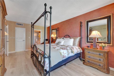 Condo in Hollywood, Florida, 2 bedrooms  № 2041882 - photo 28