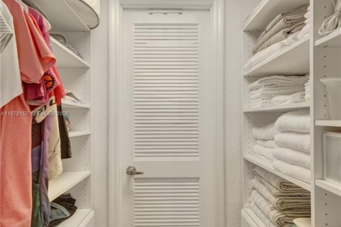 Condo in Hollywood, Florida, 2 bedrooms  № 2041882 - photo 30