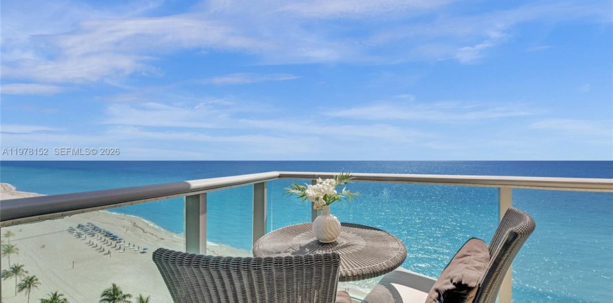 Condo in Hollywood, Florida, 2 bedrooms  № 2041882