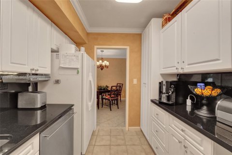 Condo in Hollywood, Florida, 2 bedrooms  № 2041882 - photo 16