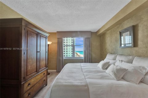 Condo in Hollywood, Florida, 2 bedrooms  № 2041882 - photo 21