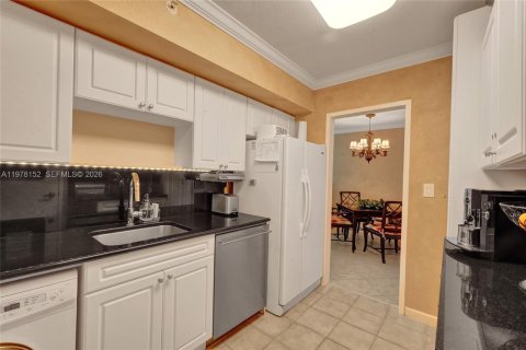 Condo in Hollywood, Florida, 2 bedrooms  № 2041882 - photo 15
