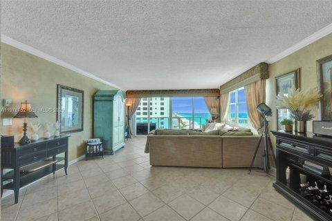 Condo in Hollywood, Florida, 2 bedrooms  № 2041882 - photo 6