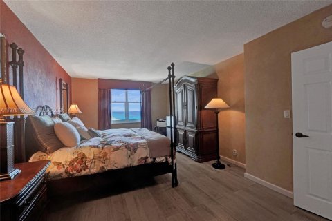 Condo in Hollywood, Florida, 2 bedrooms  № 2041882 - photo 23