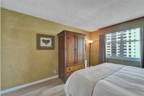Condo in Hollywood, Florida, 2 bedrooms  № 2041882 - photo 20