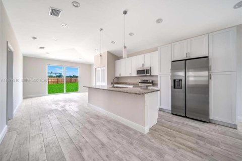 Immobilier commercial à vendre à Riviera Beach, Floride: 222.97 m2 № 2033827 - photo 6