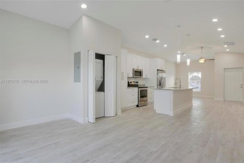 Immobilier commercial à vendre à Riviera Beach, Floride: 222.97 m2 № 2033827 - photo 5