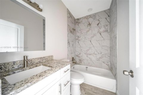 Immobilier commercial à vendre à Riviera Beach, Floride: 222.97 m2 № 2033827 - photo 7