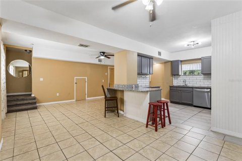Appartement à louer à Orlando, Floride: 3 chambres, 139.35 m2 № 2304567 - photo 2