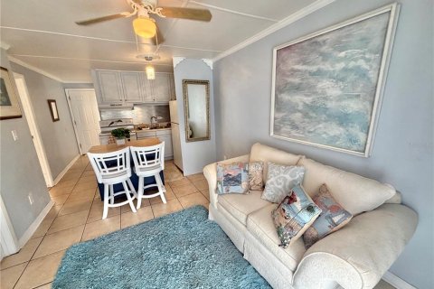 Condo in Clermont, Florida, 2 bedrooms № 2208068 - photo 4