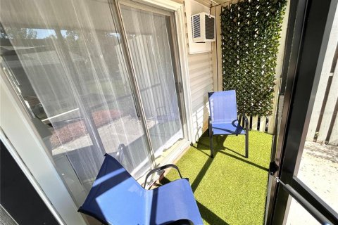 Condo in Clermont, Florida, 2 bedrooms № 2208068 - photo 18