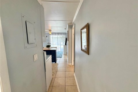 Condo in Clermont, Florida, 2 bedrooms № 2208068 - photo 2