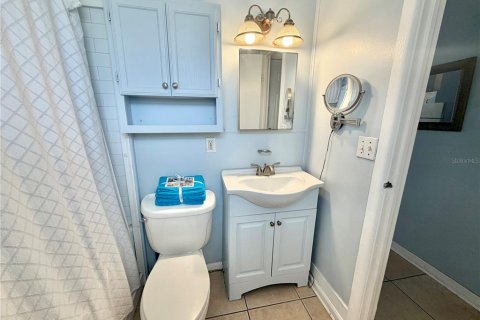 Condo in Clermont, Florida, 2 bedrooms № 2208068 - photo 16