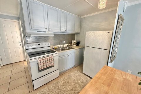 Condo in Clermont, Florida, 2 bedrooms № 2208068 - photo 7