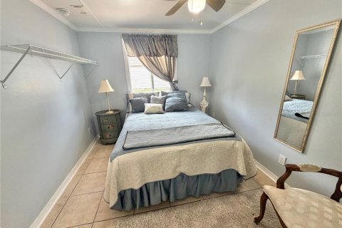 Condo in Clermont, Florida, 2 bedrooms № 2208068 - photo 10