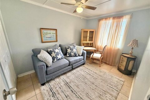 Condo in Clermont, Florida, 2 bedrooms № 2208068 - photo 12