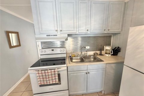 Condo in Clermont, Florida, 2 bedrooms № 2208068 - photo 8