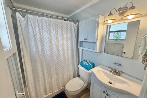 Condo in Clermont, Florida, 2 bedrooms № 2208068 - photo 15