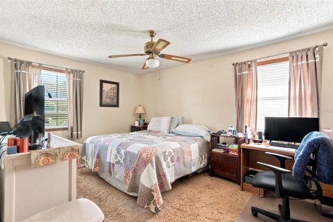 House in Largo, Florida 3 bedrooms, 147.9 sq.m. № 2297049 - photo 22