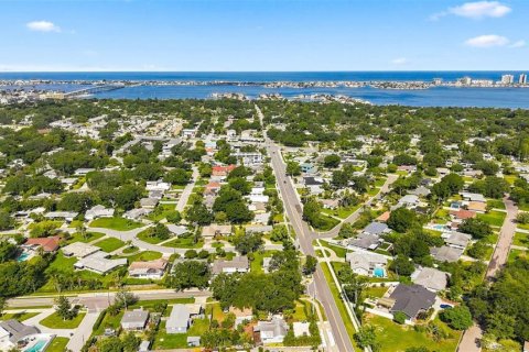 House in Largo, Florida 3 bedrooms, 147.9 sq.m. № 2297049 - photo 30