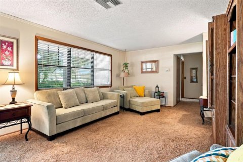 House in Largo, Florida 3 bedrooms, 147.9 sq.m. № 2297049 - photo 11