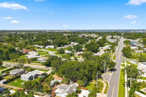 House in Largo, Florida 3 bedrooms, 147.9 sq.m. № 2297049 - photo 27