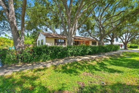 House in Largo, Florida 3 bedrooms, 147.9 sq.m. № 2297049 - photo 4