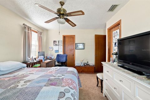 House in Largo, Florida 3 bedrooms, 147.9 sq.m. № 2297049 - photo 17