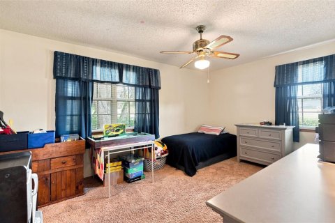 House in Largo, Florida 3 bedrooms, 147.9 sq.m. № 2297049 - photo 24