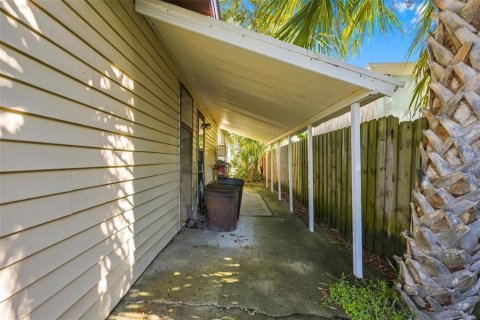 House in Largo, Florida 3 bedrooms, 147.9 sq.m. № 2297049 - photo 26