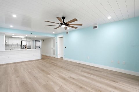 Condo in Hudson, Florida, 2 bedrooms  № 2107631 - photo 8