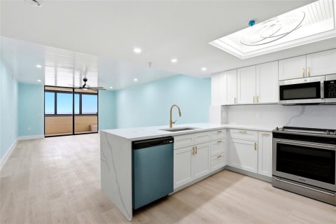Condo in Hudson, Florida, 2 bedrooms  № 2107631 - photo 19